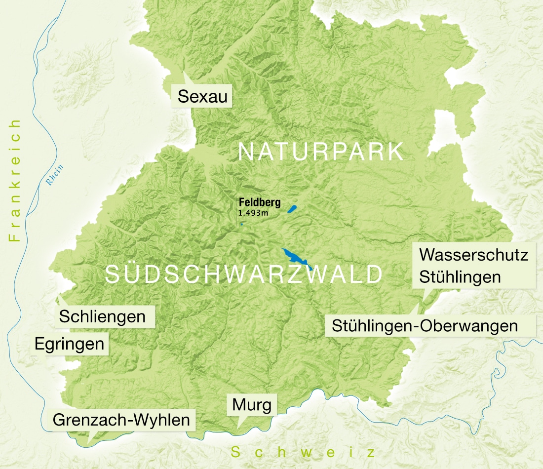 Karte des Naturpark Südschwarzwald. In der Mitte der Feldberg. Im Norden sind Kenzingen-Bombach und Sexau in einer Sprechblase hervorgehoben. Im Osten sind Wasserschutz Stühlingen und Stühlingen Oberwangen auf gleiche Weise hervorgehoben. Im Süden sind Grenzach-Wyhlen und Murg, im Osten Schliengen und Egringen hervorgehoben.